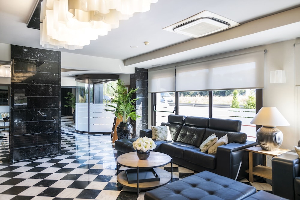 Sallés Hotel Aeroport Girona 5
