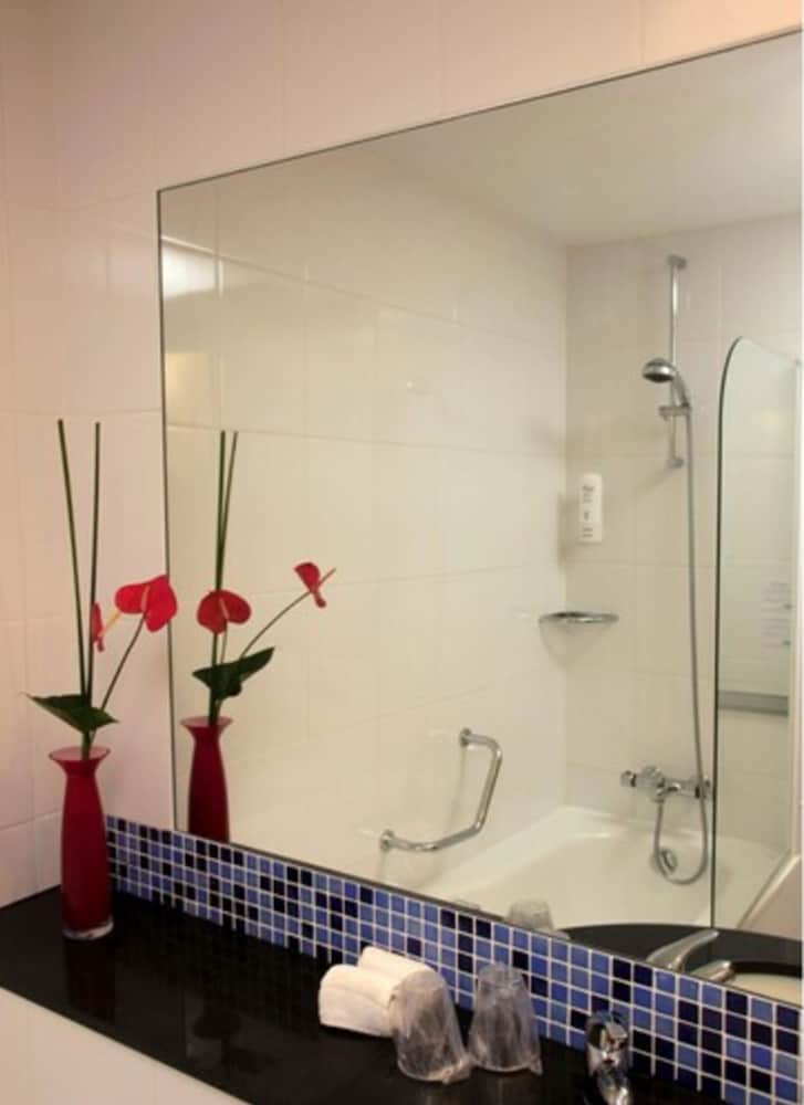 Holiday Inn Express Barcelona - City 22@ 15