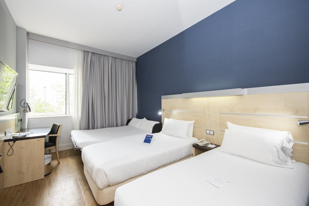 Holiday Inn Express Barcelona - City 22@ 21