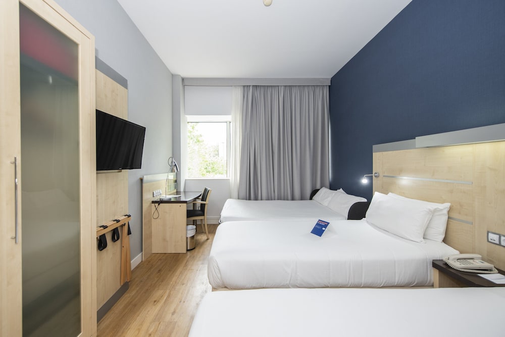 Holiday Inn Express Barcelona - City 22@ 17