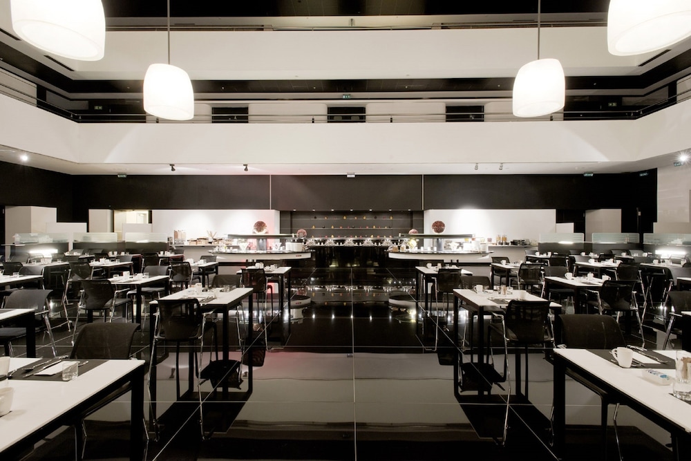 Hilton Madrid Airport 13