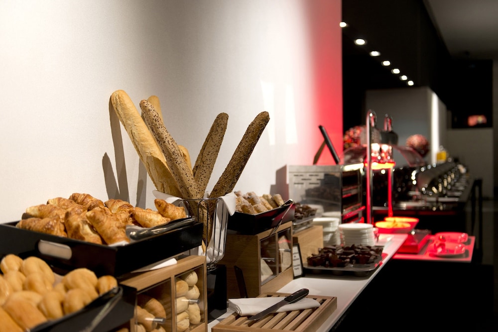 Hilton Madrid Airport 21
