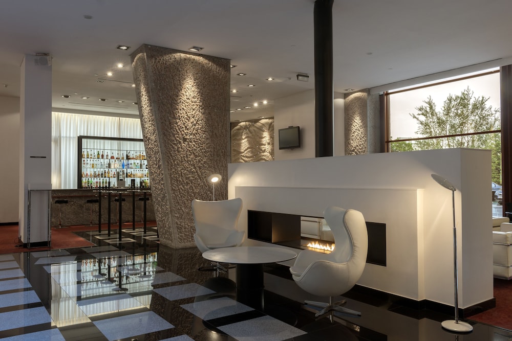 Hilton Madrid Airport 10