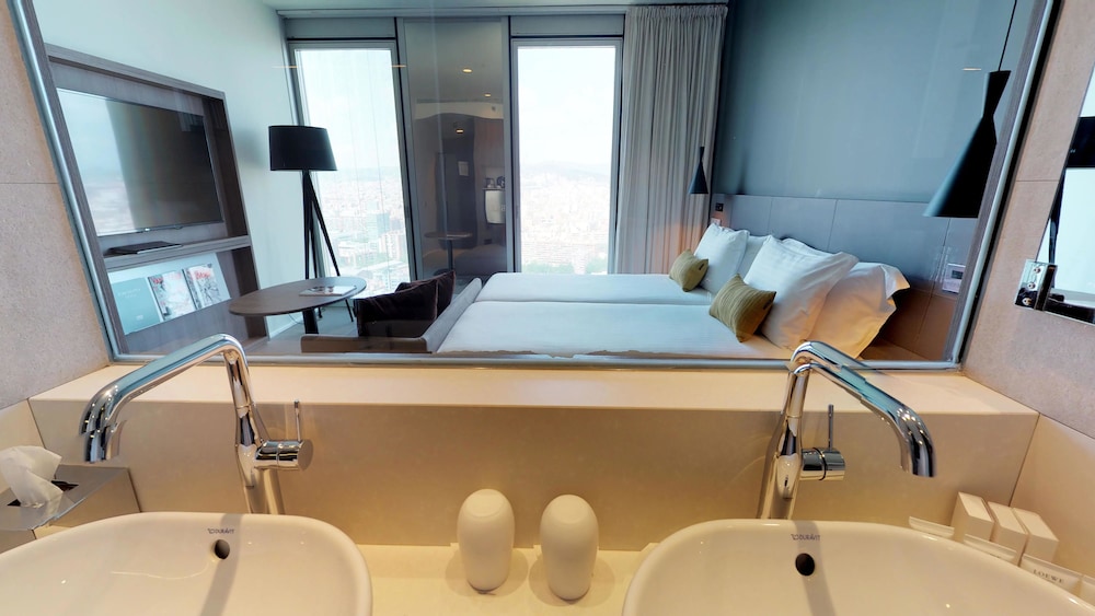 Meliá Barcelona Sky 19