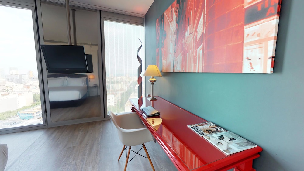 Meliá Barcelona Sky 22