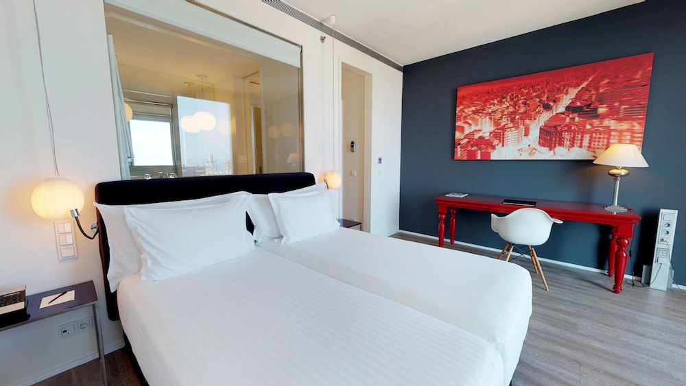 Meliá Barcelona Sky 17