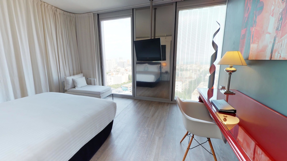 Meliá Barcelona Sky 18