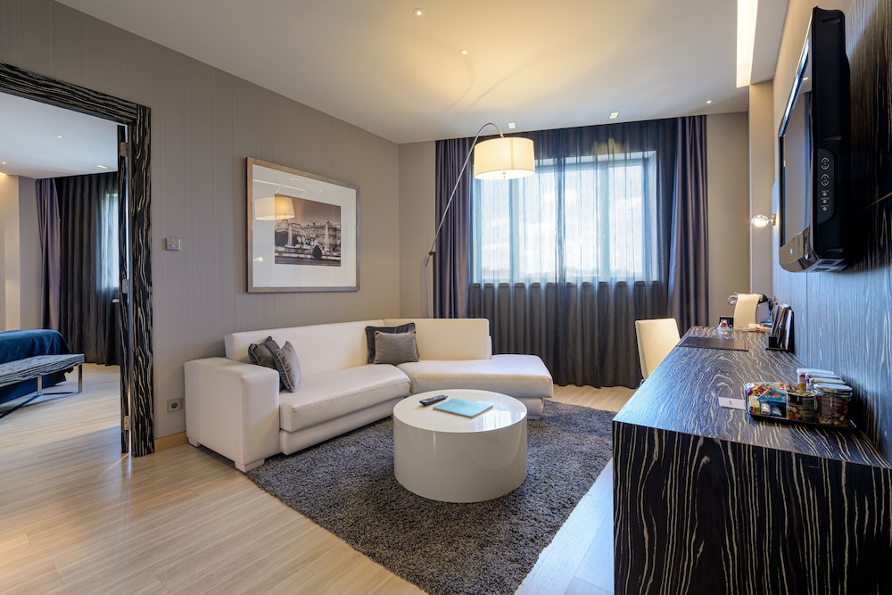 Hotel Maydrit 4