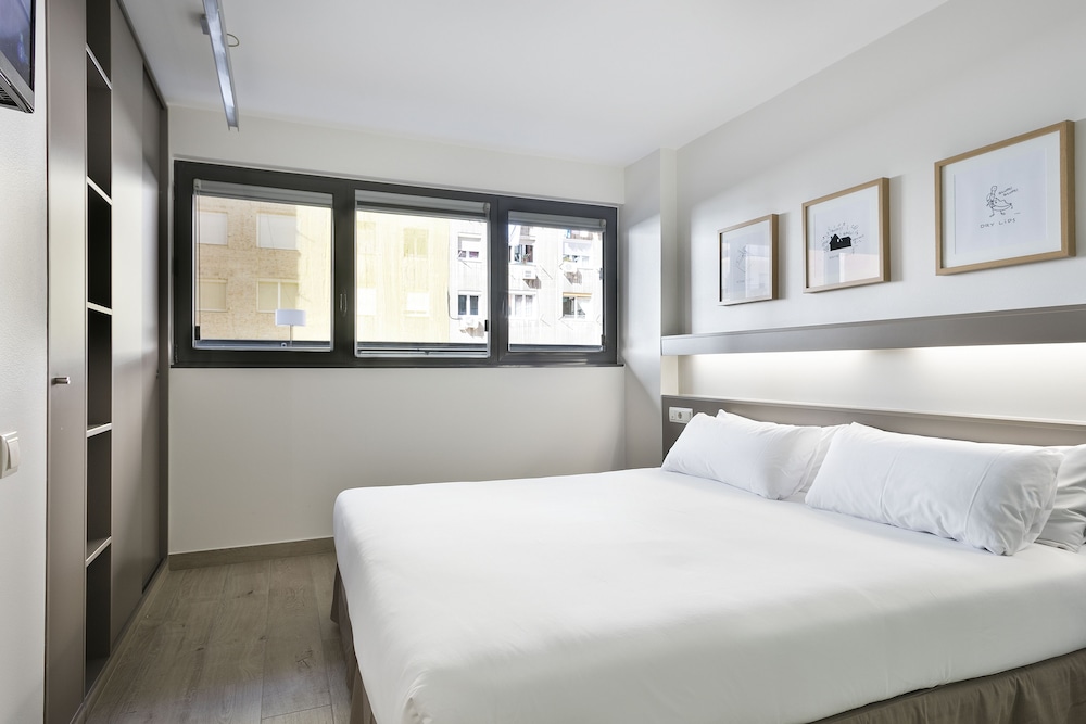 Aparthotel BCN Montjuic 12