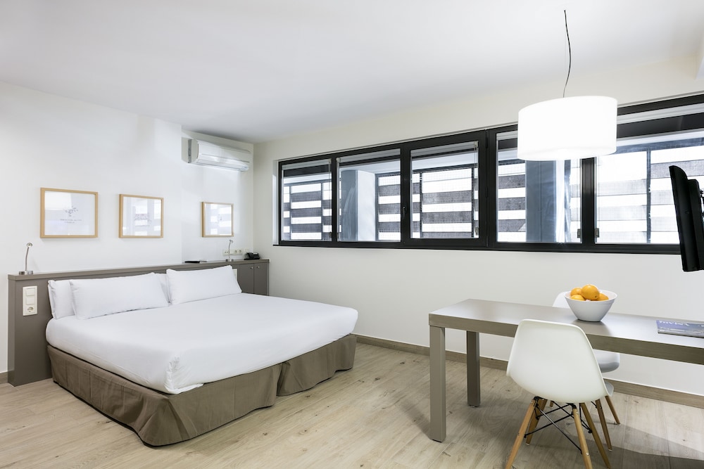 Aparthotel BCN Montjuic 8