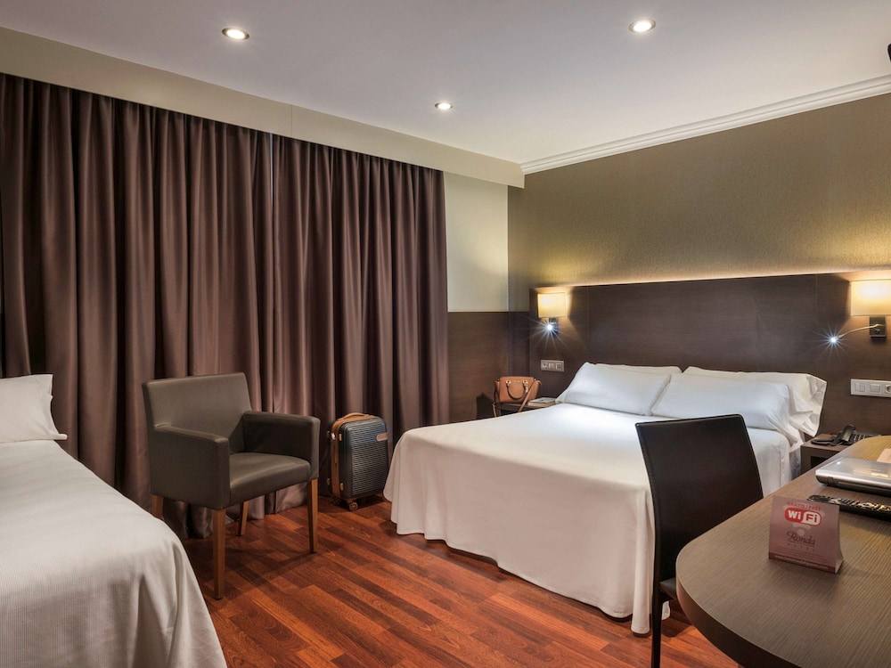 ibis Styles Figueres Ronda 9