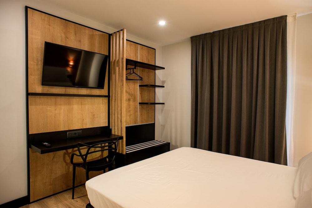 ibis Styles Figueres Ronda 16