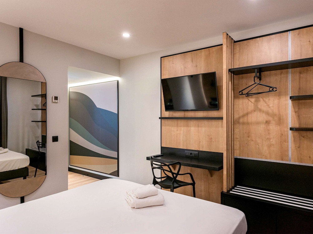 ibis Styles Figueres Ronda 19