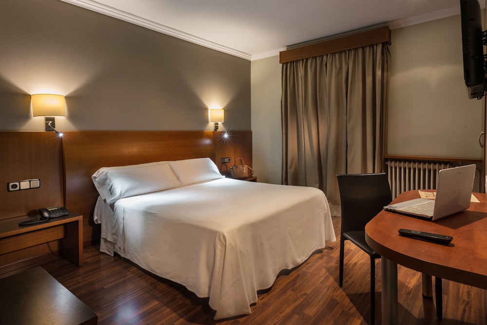 ibis Styles Figueres Ronda 8