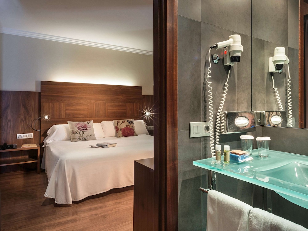 ibis Styles Figueres Ronda 12