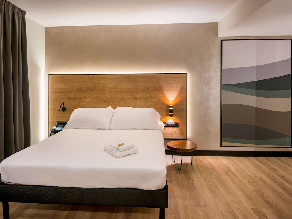 ibis Styles Figueres Ronda 20