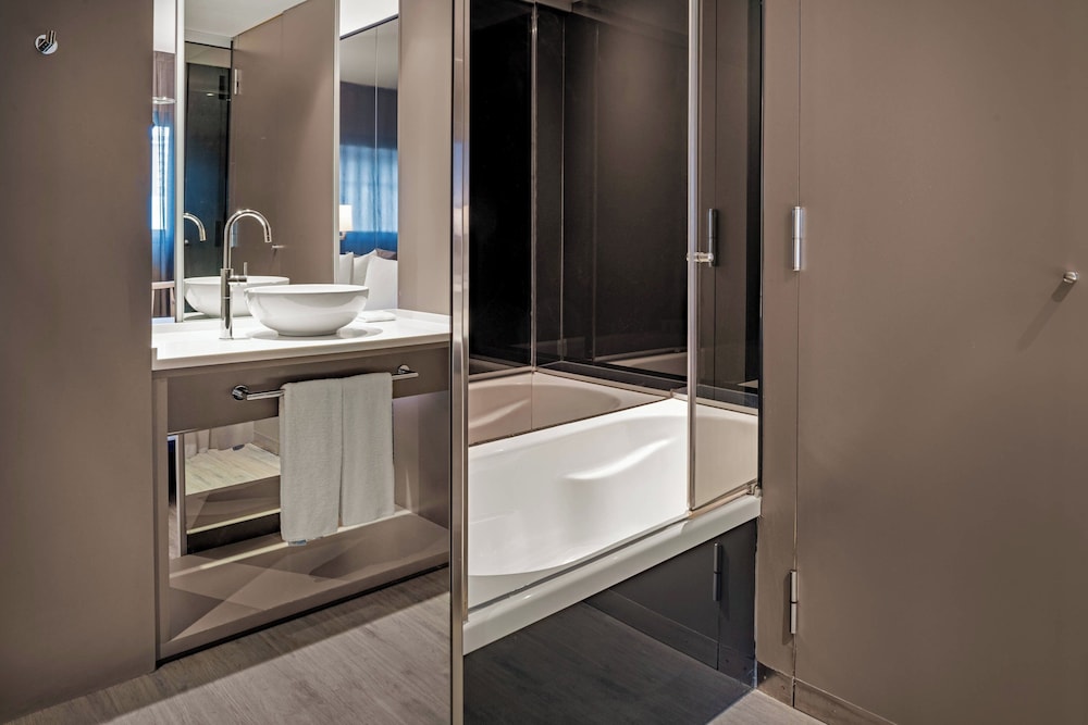AC Hotel Sants 24