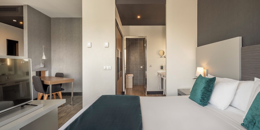 Hotel ILUNION Atrium 24
