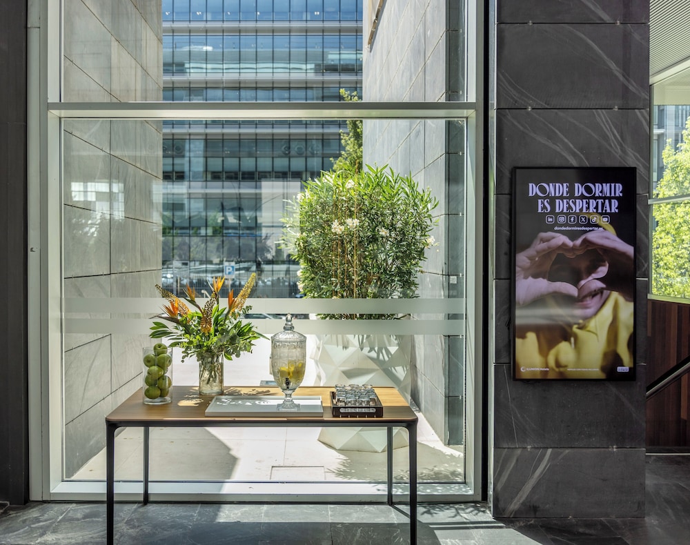 Hotel ILUNION Atrium 3