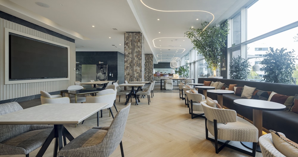 Hotel ILUNION Atrium 10