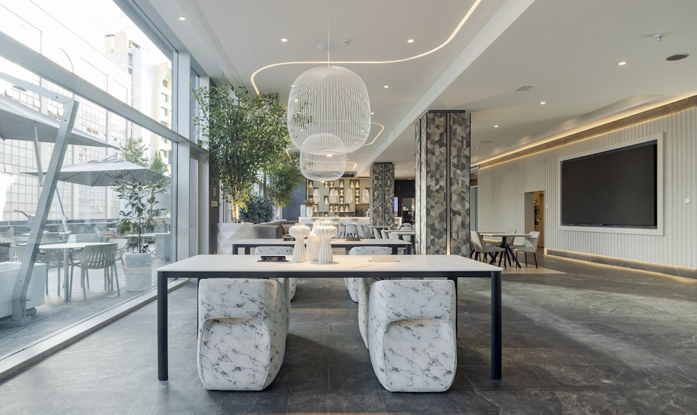 Hotel ILUNION Atrium 12