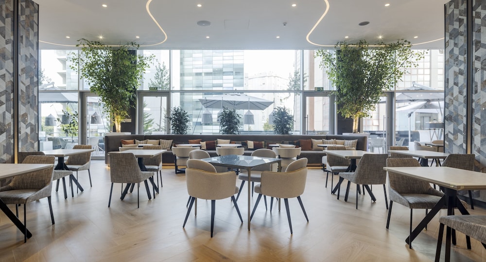 Hotel ILUNION Atrium 11