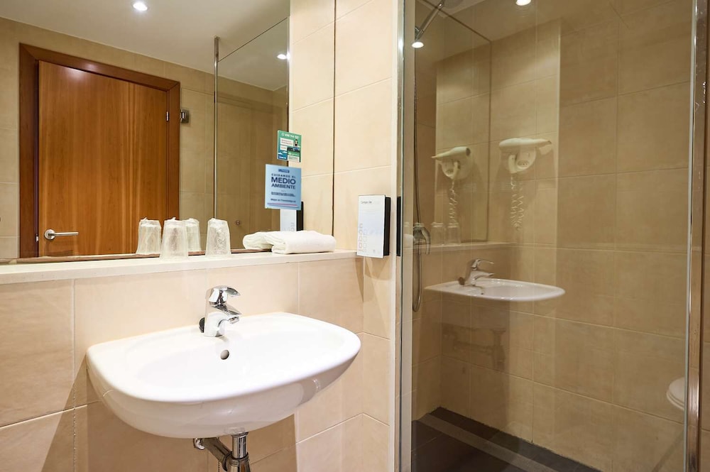 Travelodge Barcelona Cornella Fira 19