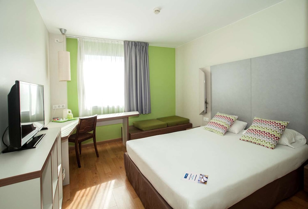 Travelodge Barcelona Cornella Fira 9
