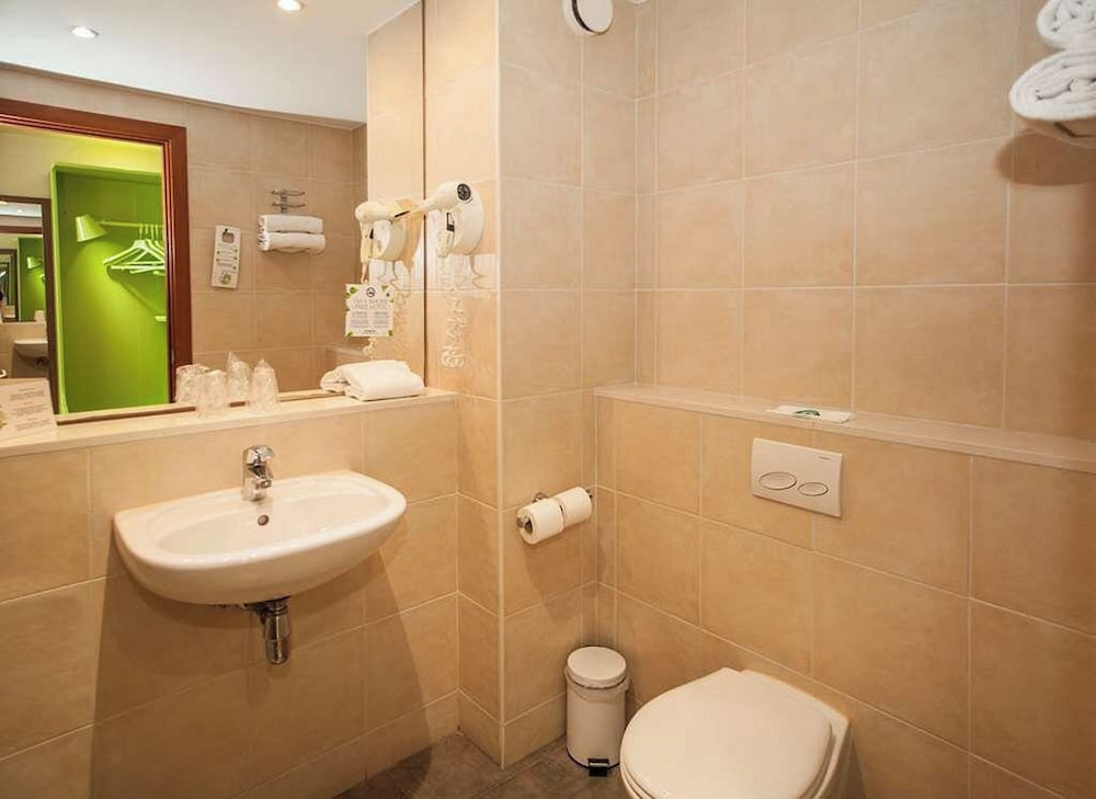 Travelodge Barcelona Cornella Fira 20