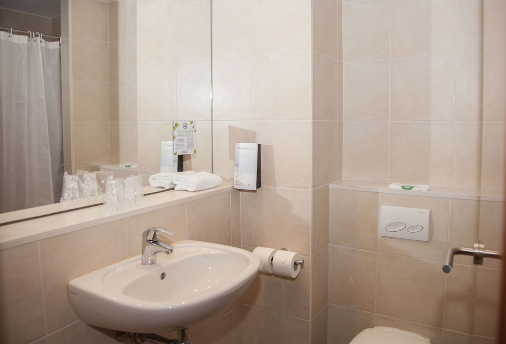 Travelodge Barcelona Cornella Fira 17