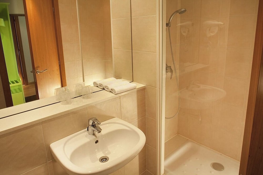 Travelodge Barcelona Cornella Fira 18