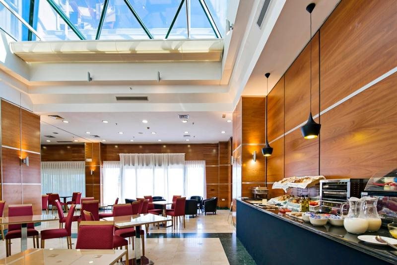 B&B HOTEL Madrid Aeropuerto T4 15