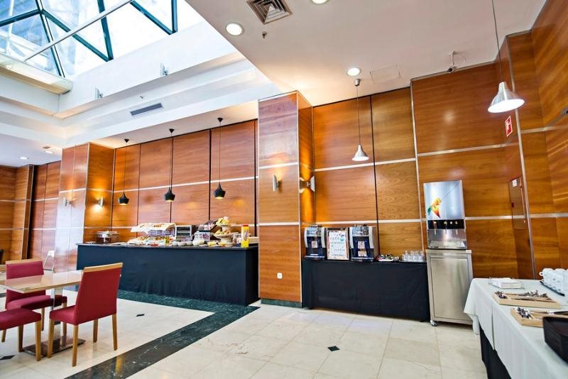 B&B HOTEL Madrid Aeropuerto T4 6