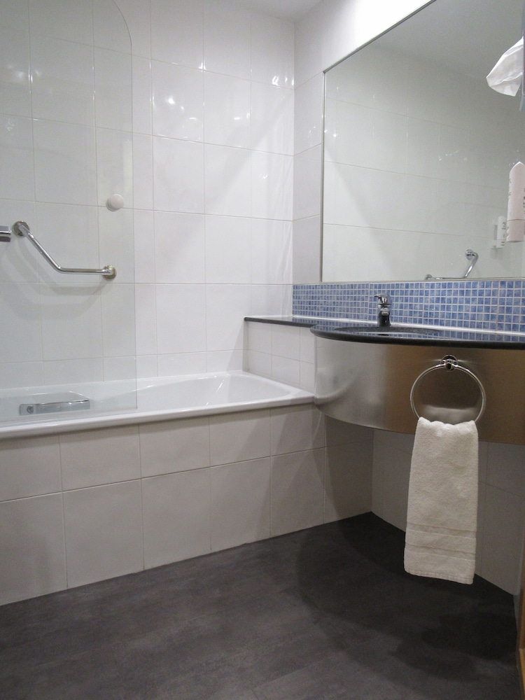 Holiday Inn Express Sant Cugat by IHG 22