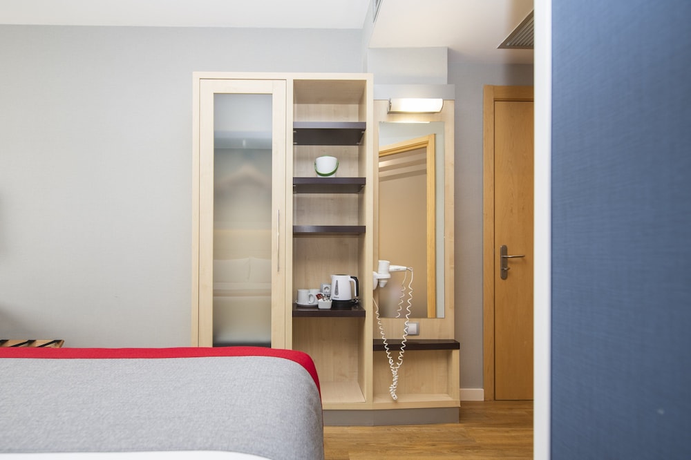 Holiday Inn Express Sant Cugat by IHG 14
