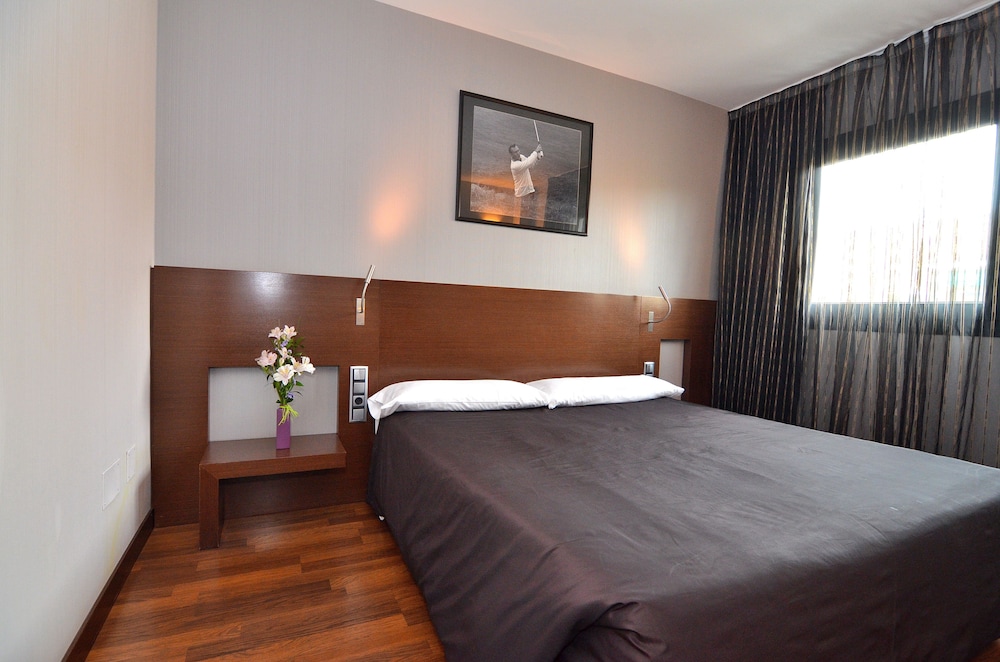 täCH Madrid Airport Hotel 11