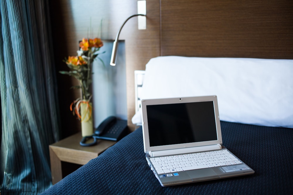 täCH Madrid Airport Hotel 10