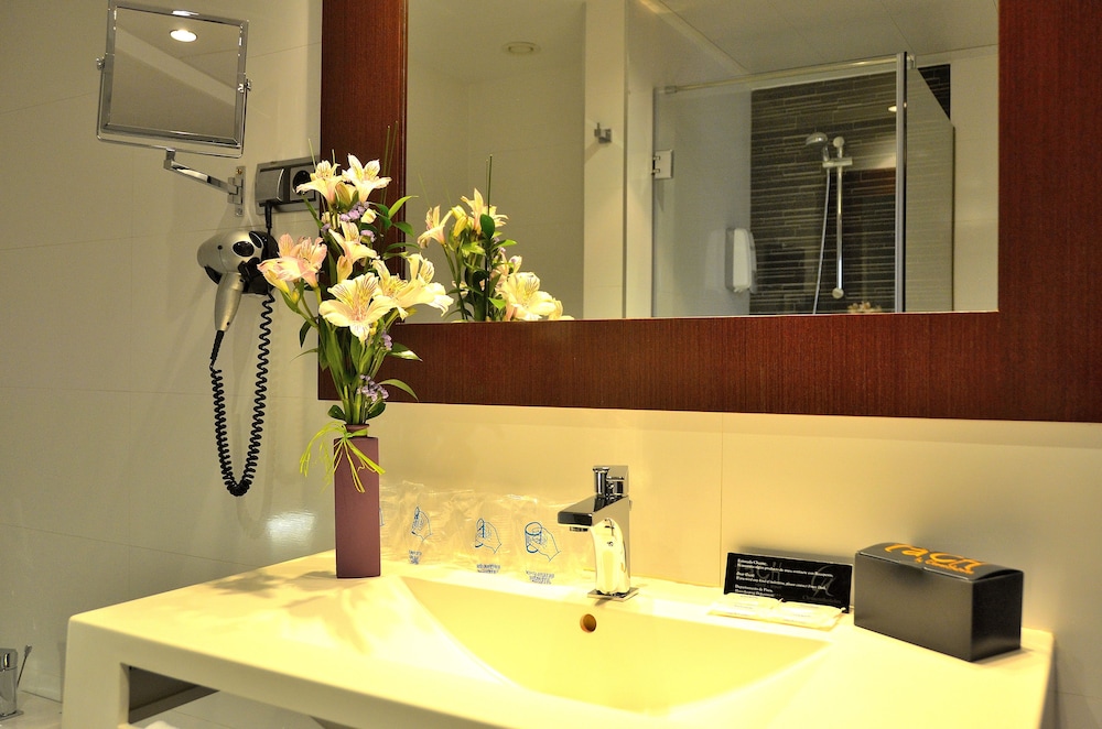 täCH Madrid Airport Hotel 17
