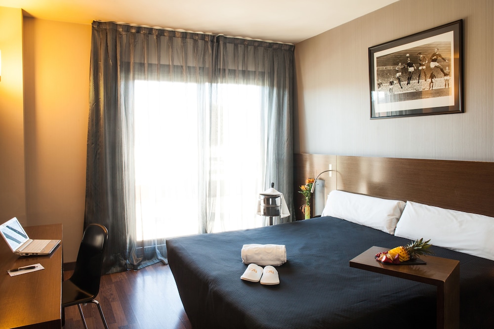 täCH Madrid Airport Hotel 1