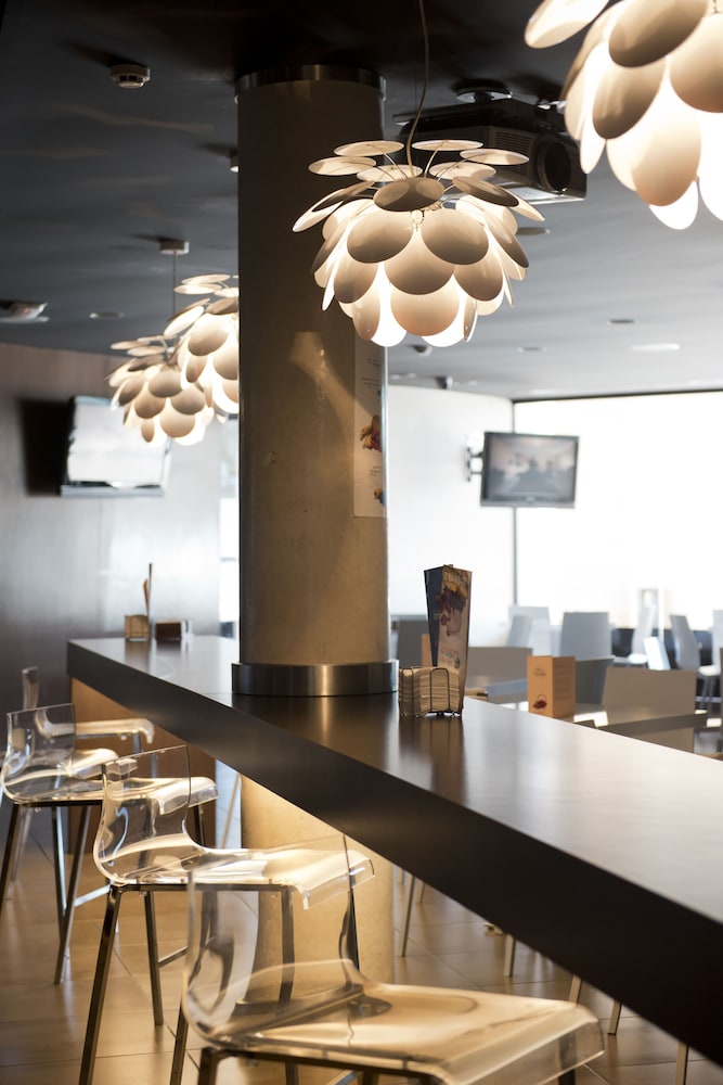 täCH Madrid Airport Hotel 23