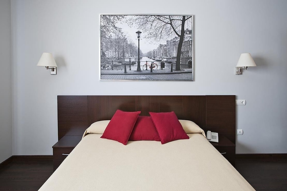 Hostal T4 3