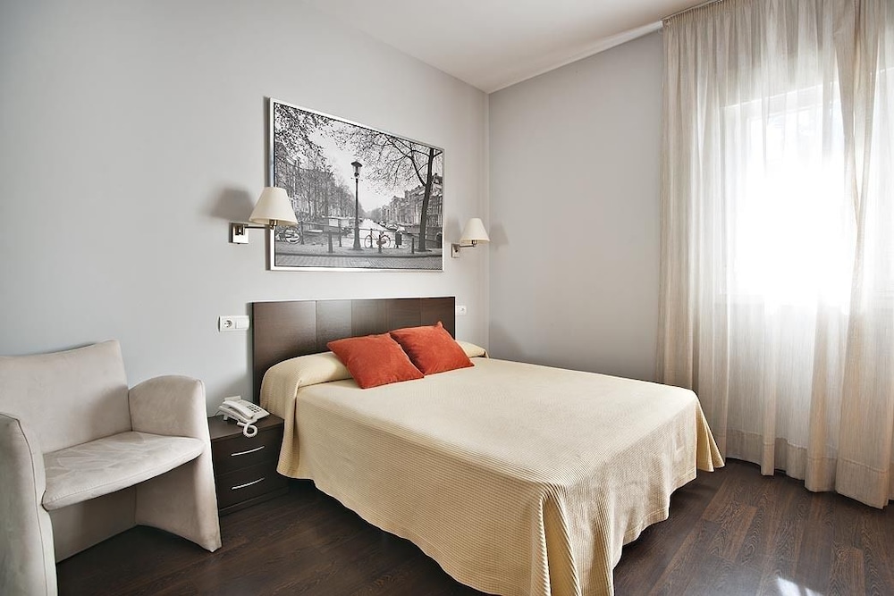 Hostal T4 5