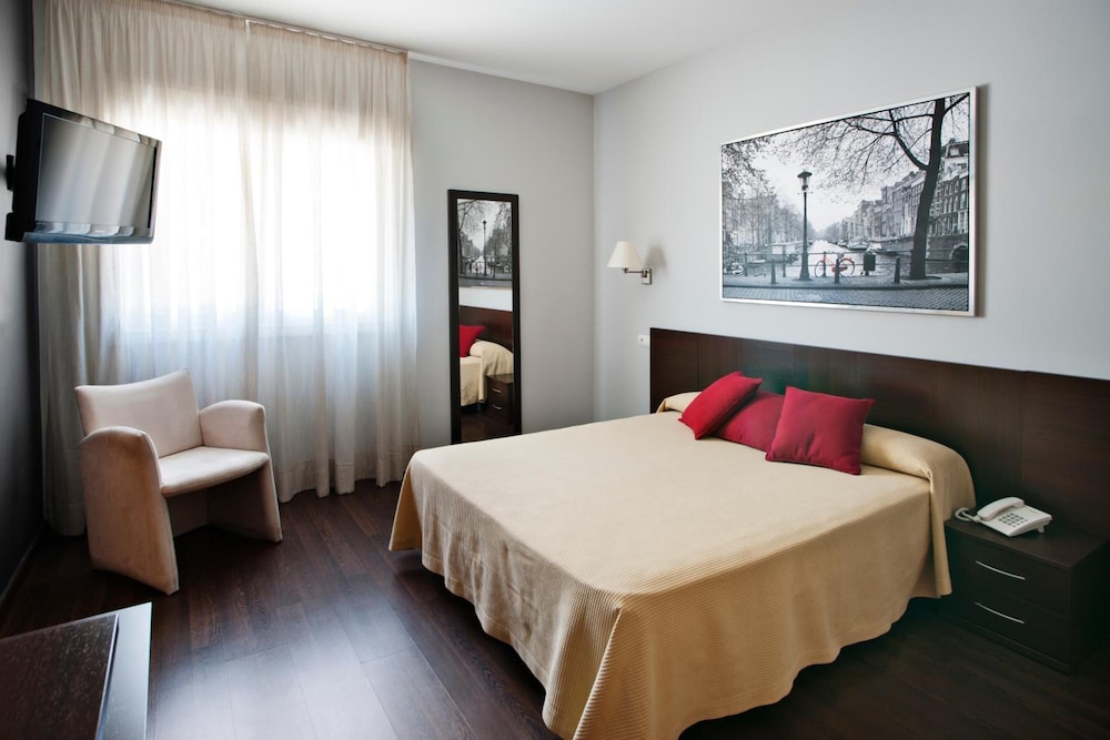 Hostal T4 11