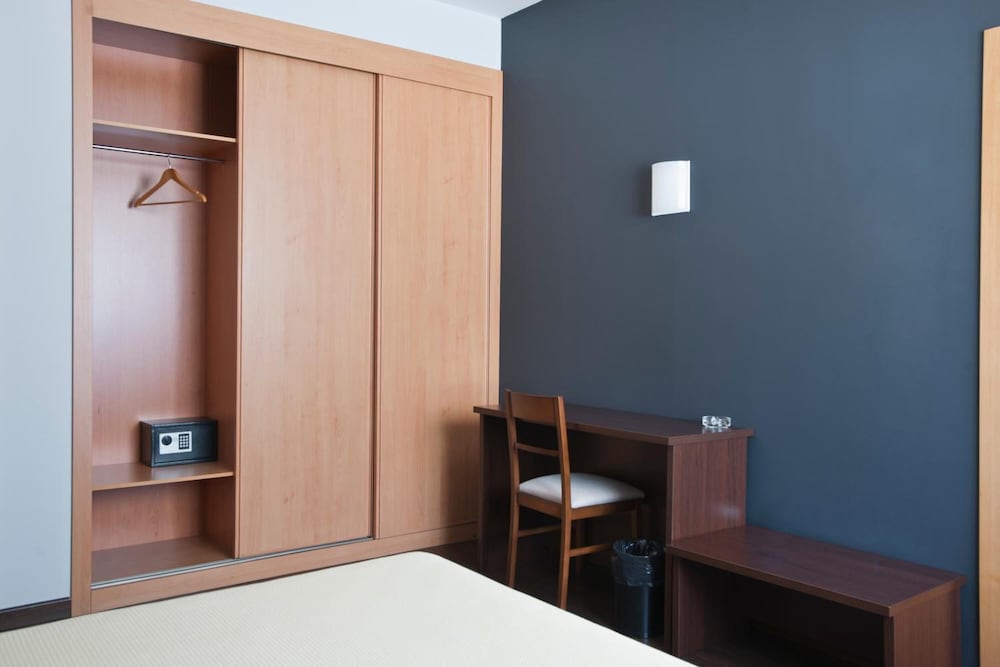 Hostal T4 10