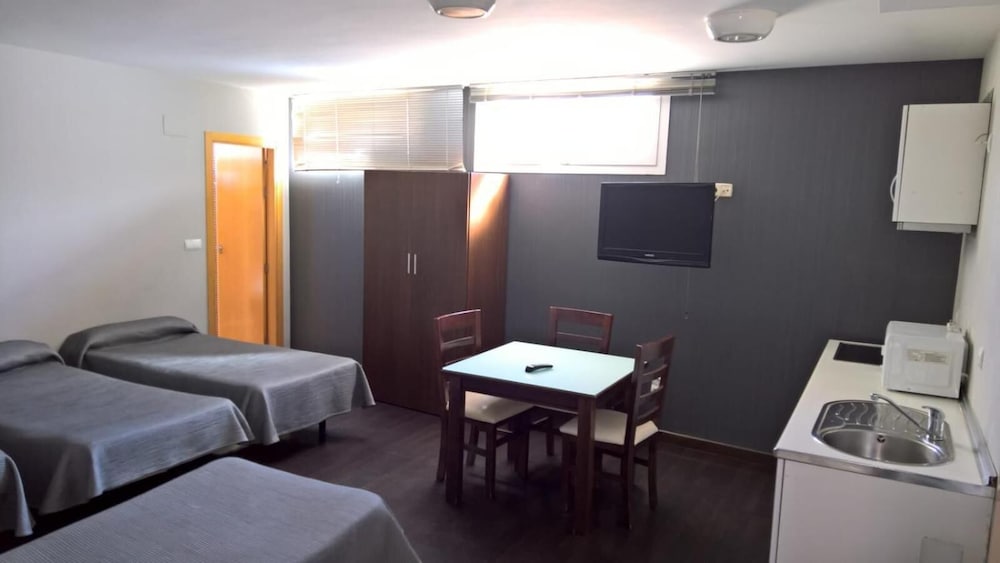 Hostal T4 12