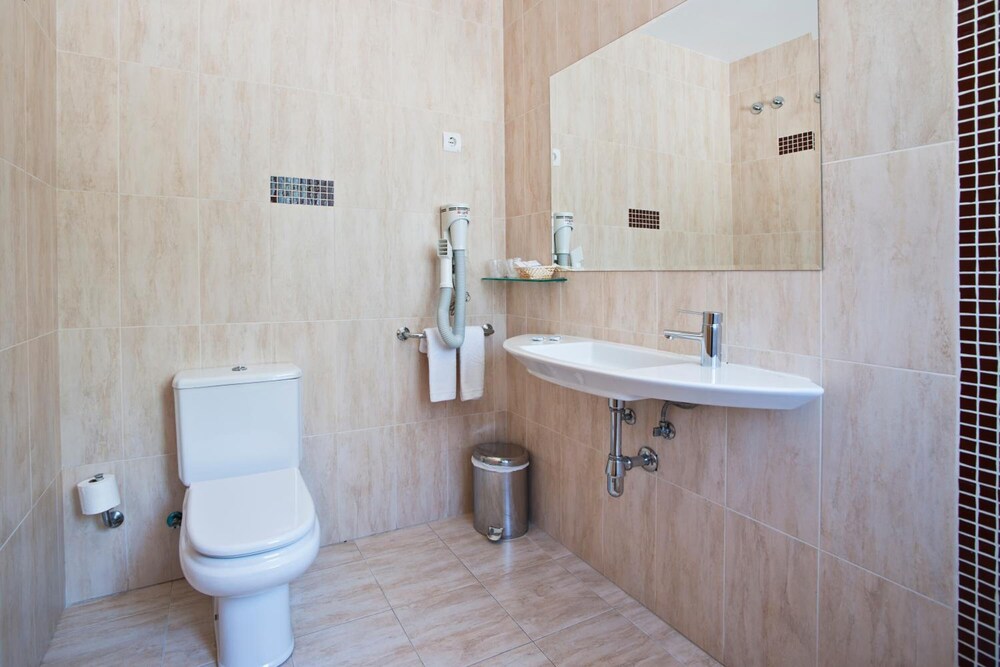 Hostal T4 17