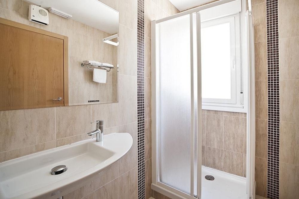 Hostal T4 22