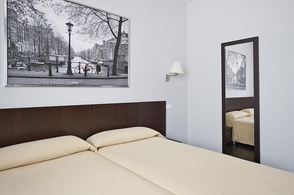 Hostal T4 6