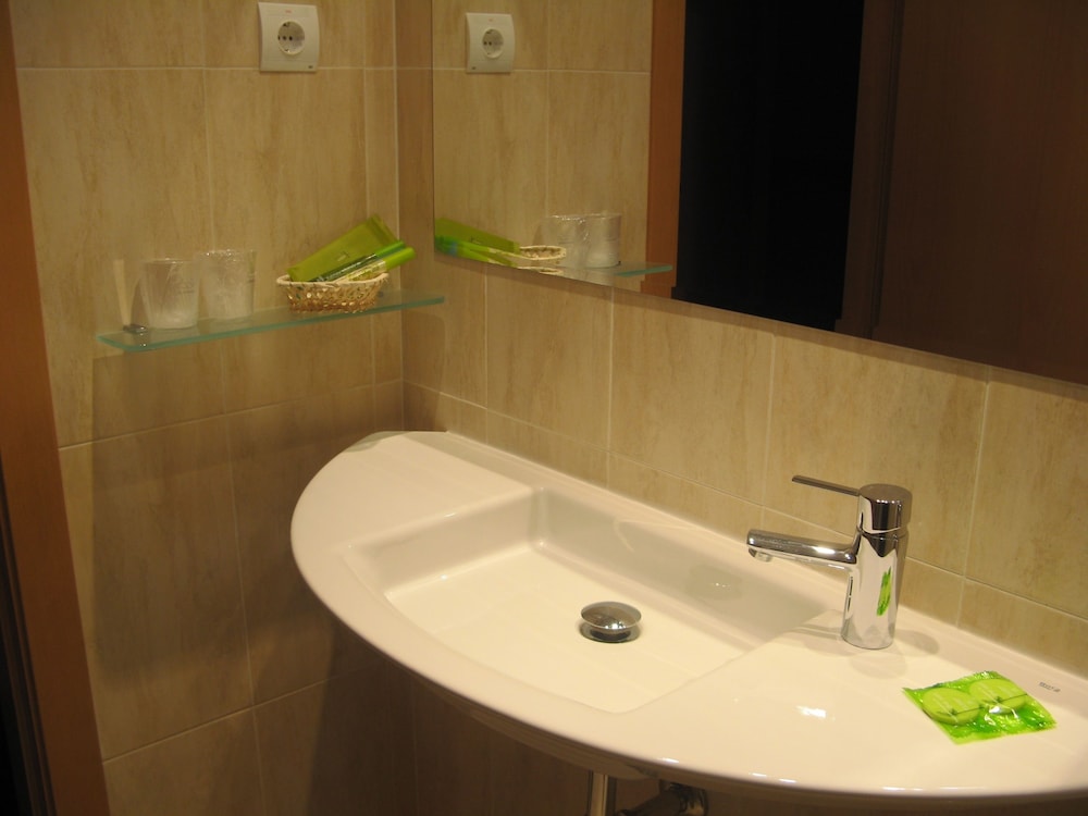 Hostal T4 15