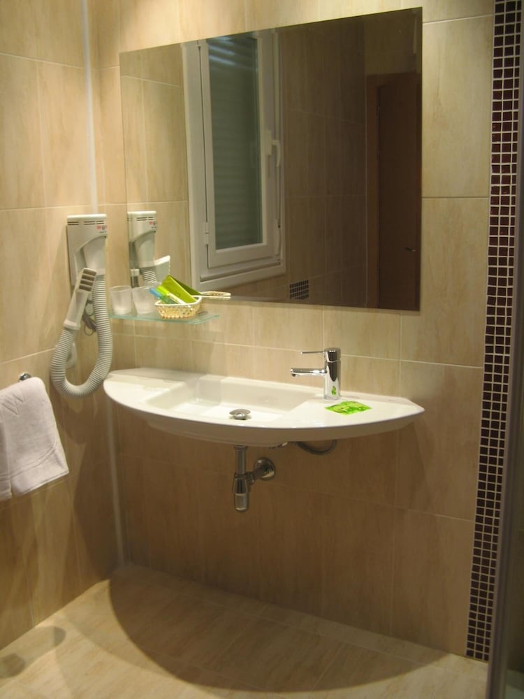 Hostal T4 19